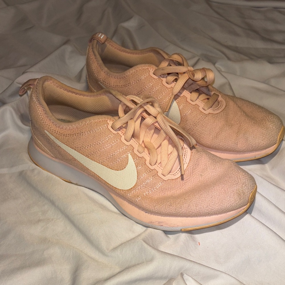 Nike Women's Peach Sneakers
